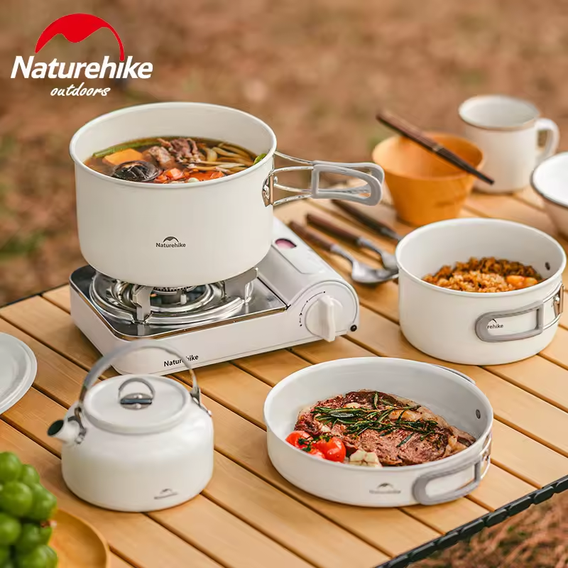 مجموعة أواني وإبريق من السيراميك مناسبة للرحلات